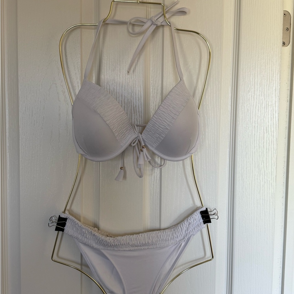Chic White Bikini with Structured Top and Classic Briefs